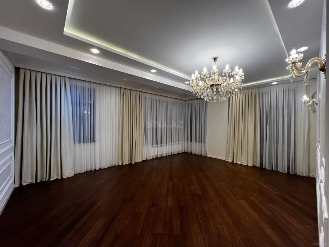 Satılır 4 otaqlı mənzil 175 m²