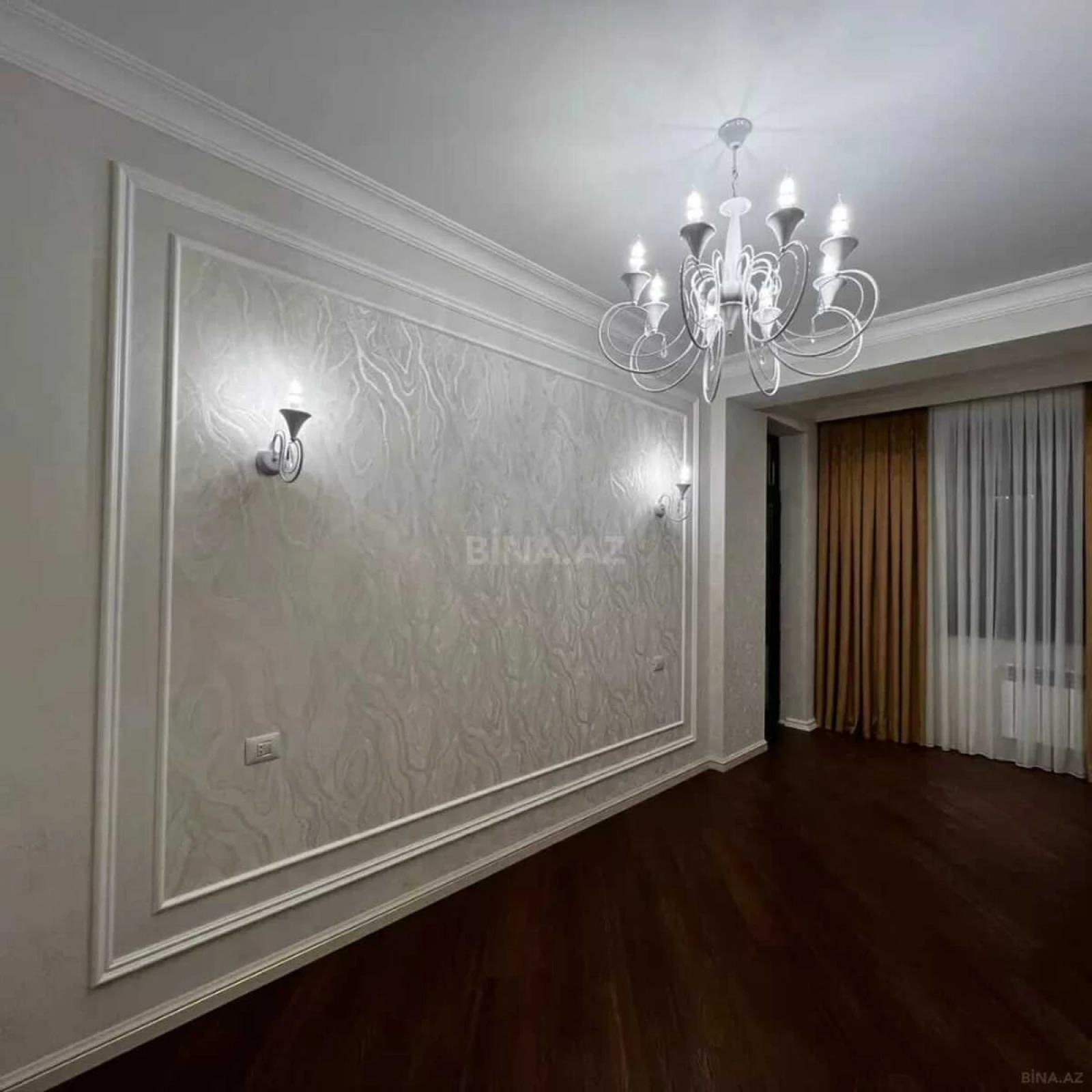 Satılır 4 otaqlı mənzil 175 m²