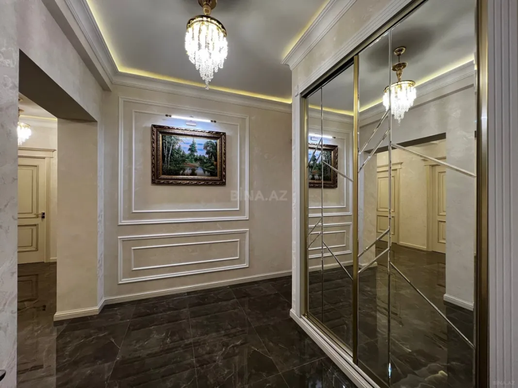 Satılır 4 otaqlı mənzil 175 m²