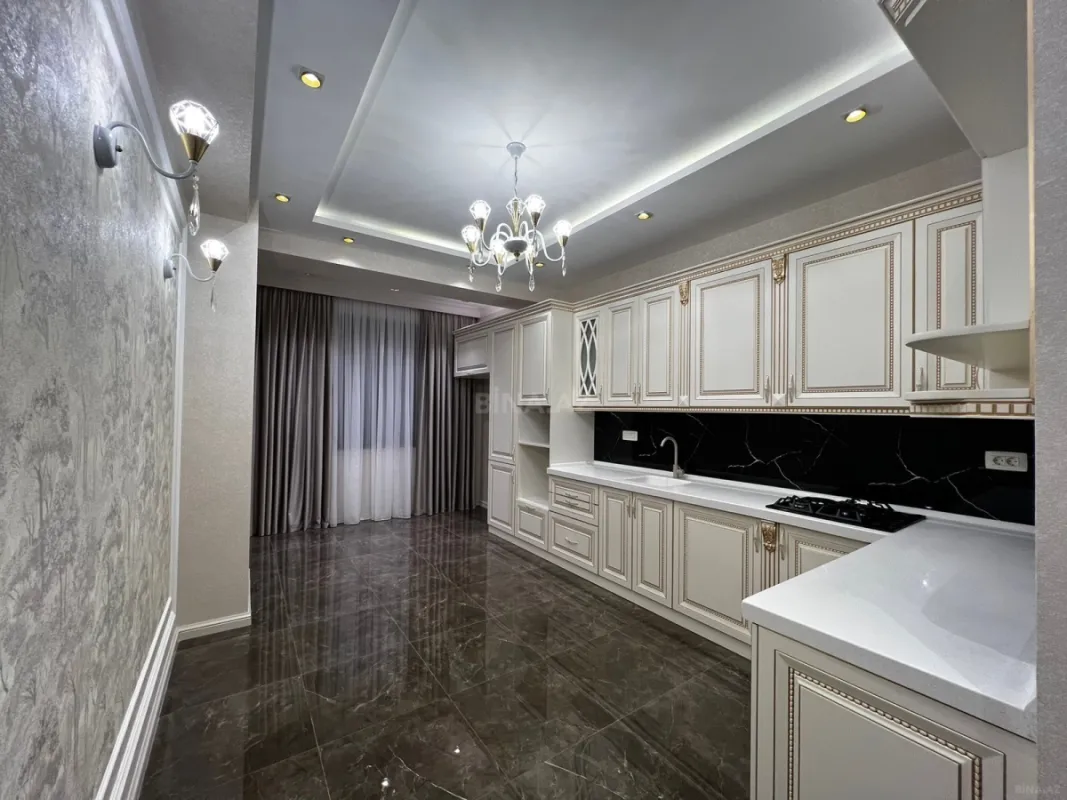 Satılır 4 otaqlı mənzil 175 m²