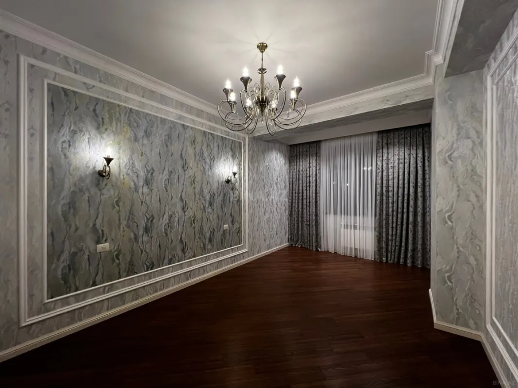 Satılır 4 otaqlı mənzil 175 m²