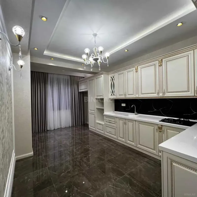 Satılır 4 otaqlı mənzil 175 m²