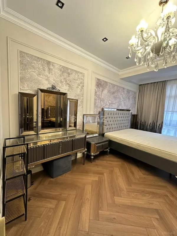 Satılır 3 otaqlı mənzil 112 m²