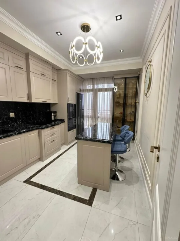 Satılır 3 otaqlı mənzil 112 m²