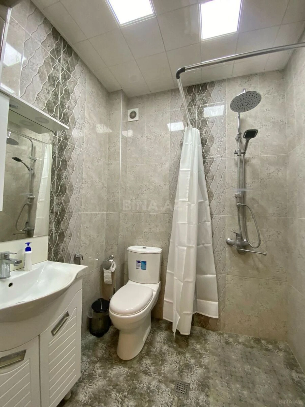 Kirayə verilir 2 otaqlı mənzil 130 m²