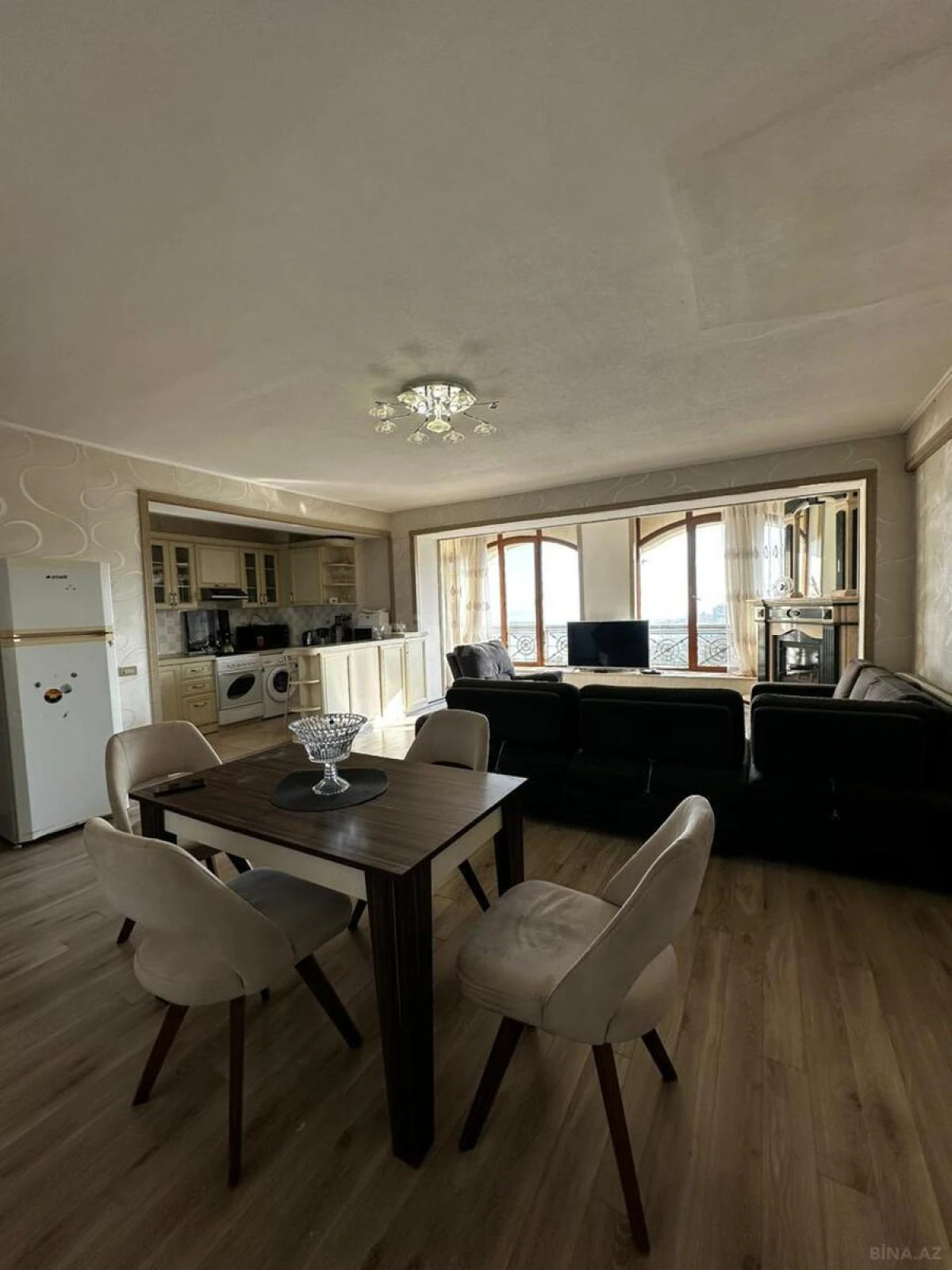 Kirayə verilir 2 otaqlı mənzil 130 m²