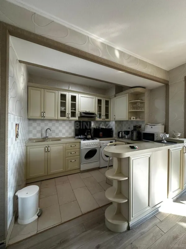 Kirayə verilir 2 otaqlı mənzil 130 m²