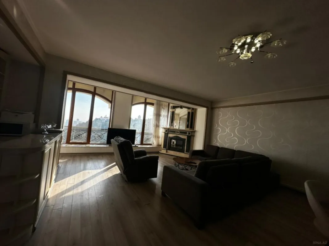 Kirayə verilir 2 otaqlı mənzil 130 m²
