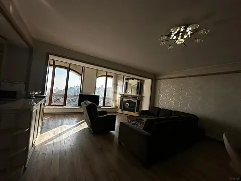 Kirayə verilir 2 otaqlı mənzil 130 m²