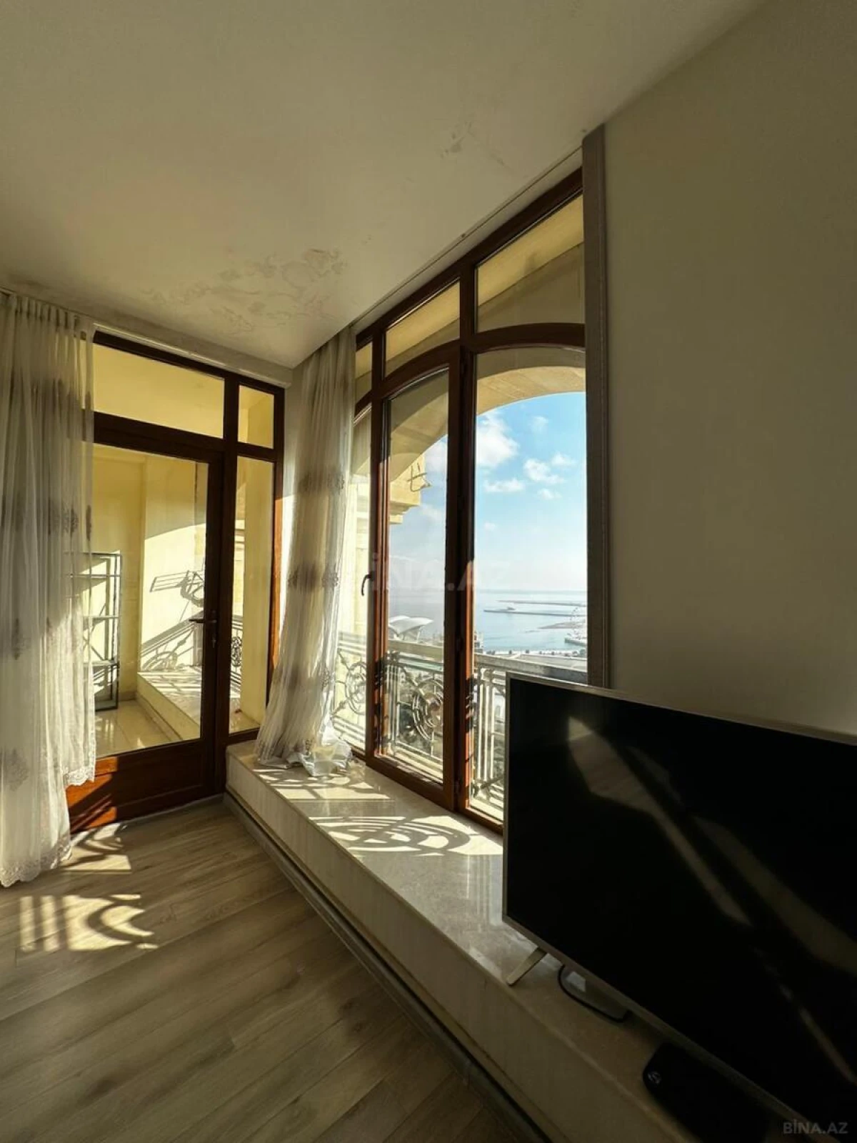 Kirayə verilir 2 otaqlı mənzil 130 m²