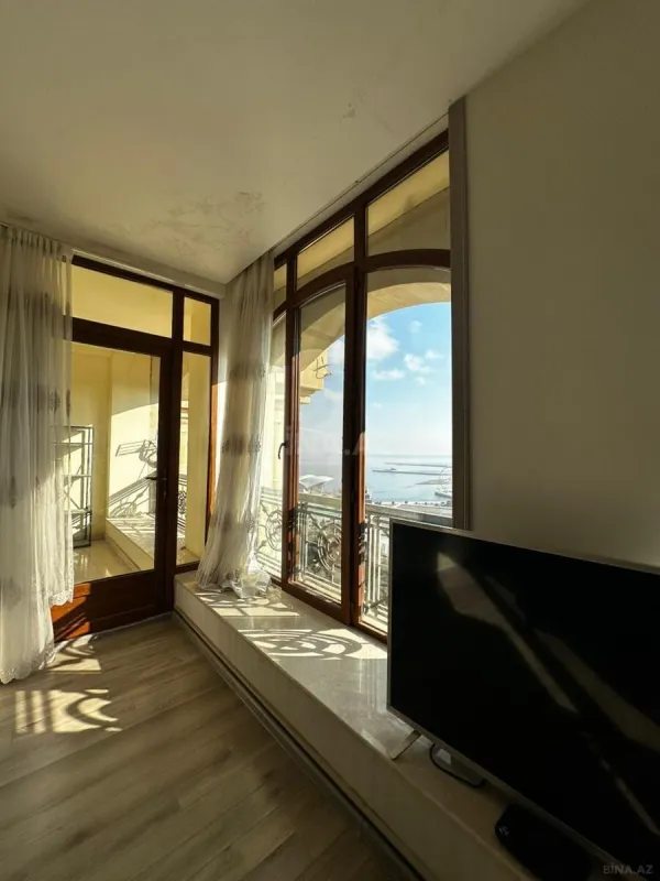 Kirayə verilir 2 otaqlı mənzil 130 m²