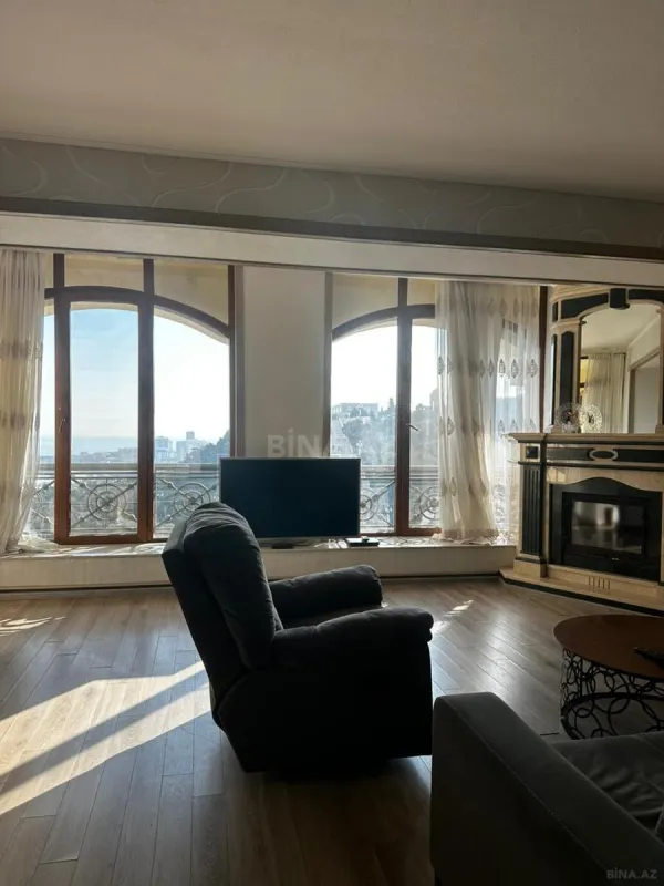 Kirayə verilir 2 otaqlı mənzil 130 m²