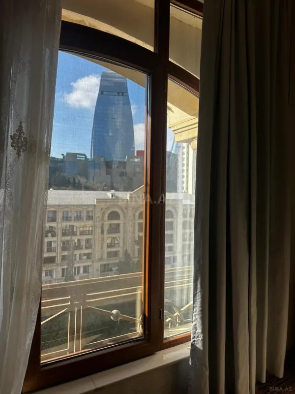 Kirayə verilir 2 otaqlı mənzil 130 m²