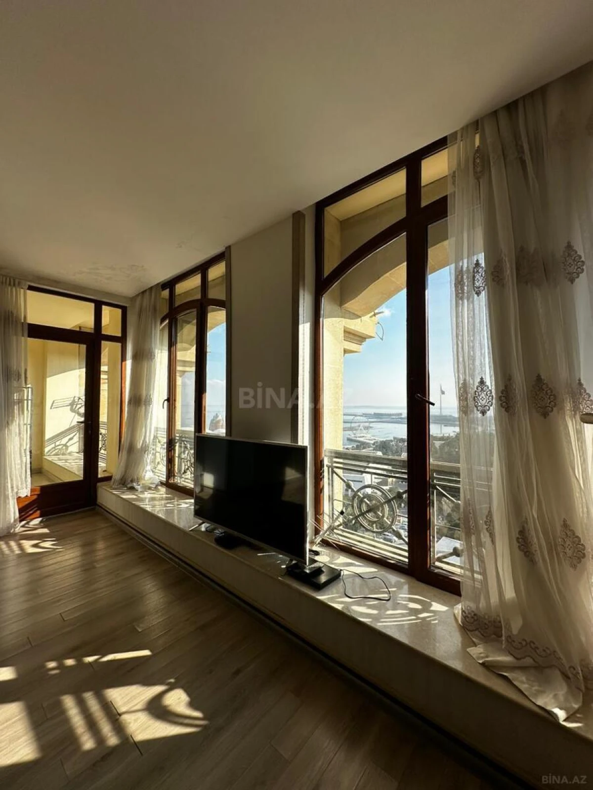 Kirayə verilir 2 otaqlı mənzil 130 m²