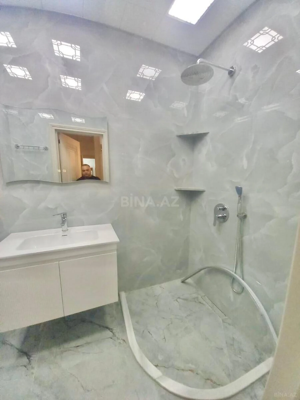 Kirayə verilir 2 otaqlı mənzil 65 m²