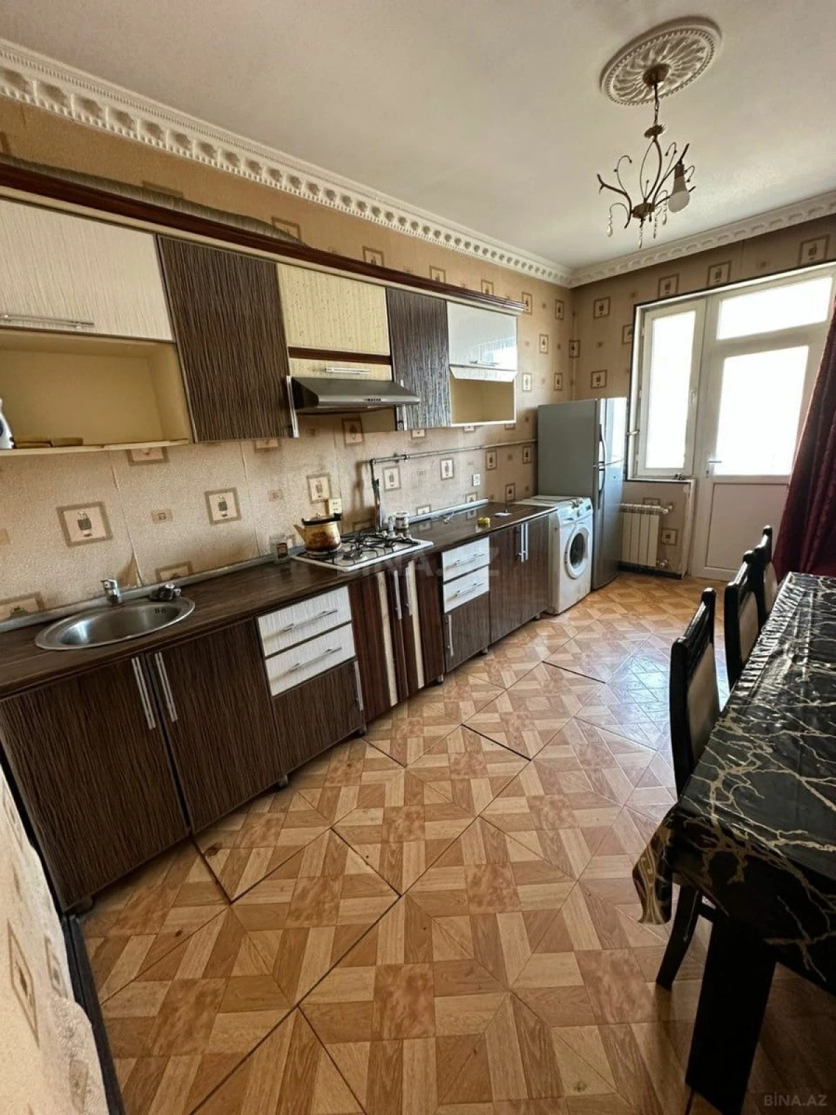 Kirayə verilir 2 otaqlı mənzil 100 m²