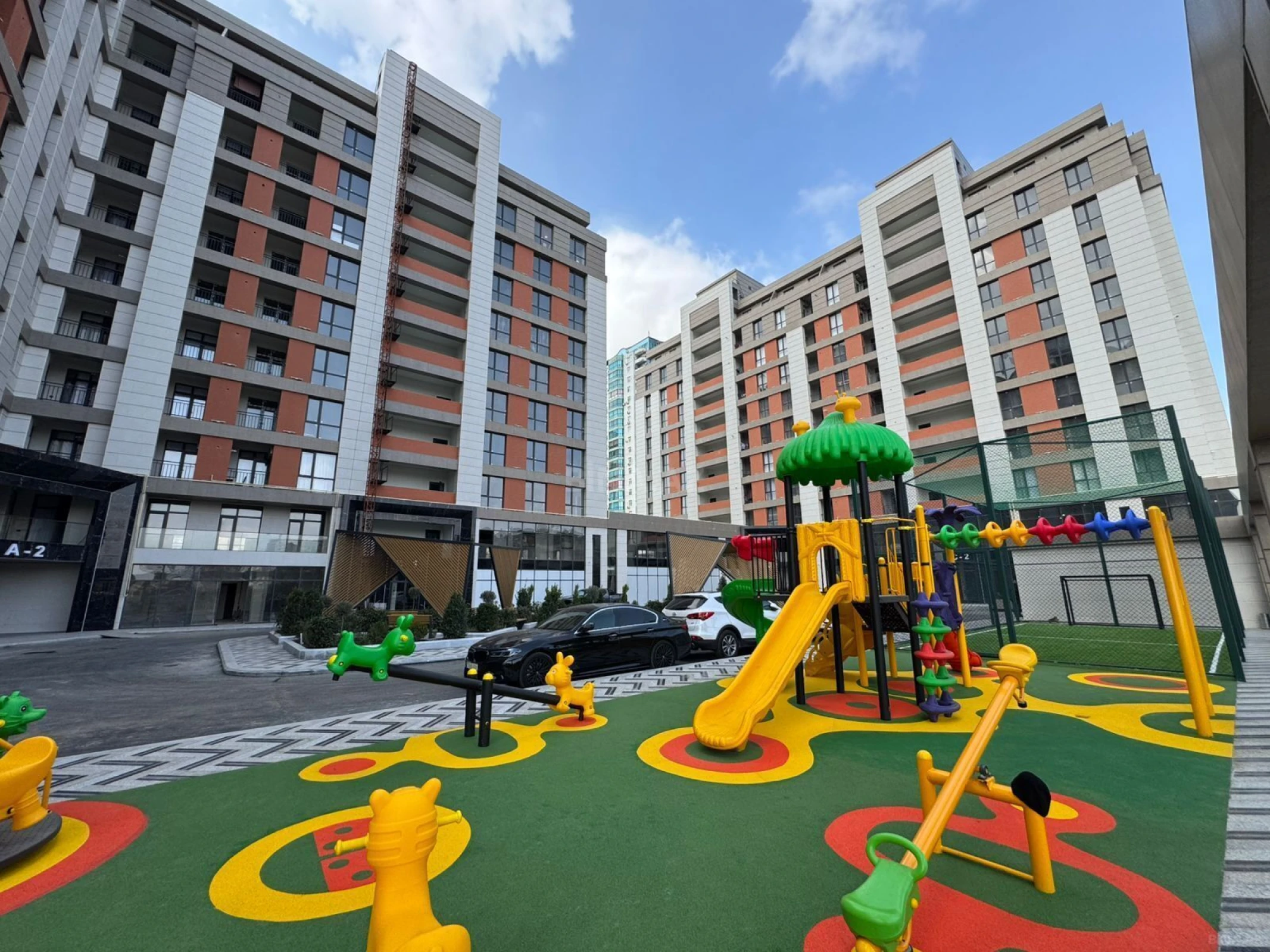Satılır 3 otaqlı mənzil 101 m²