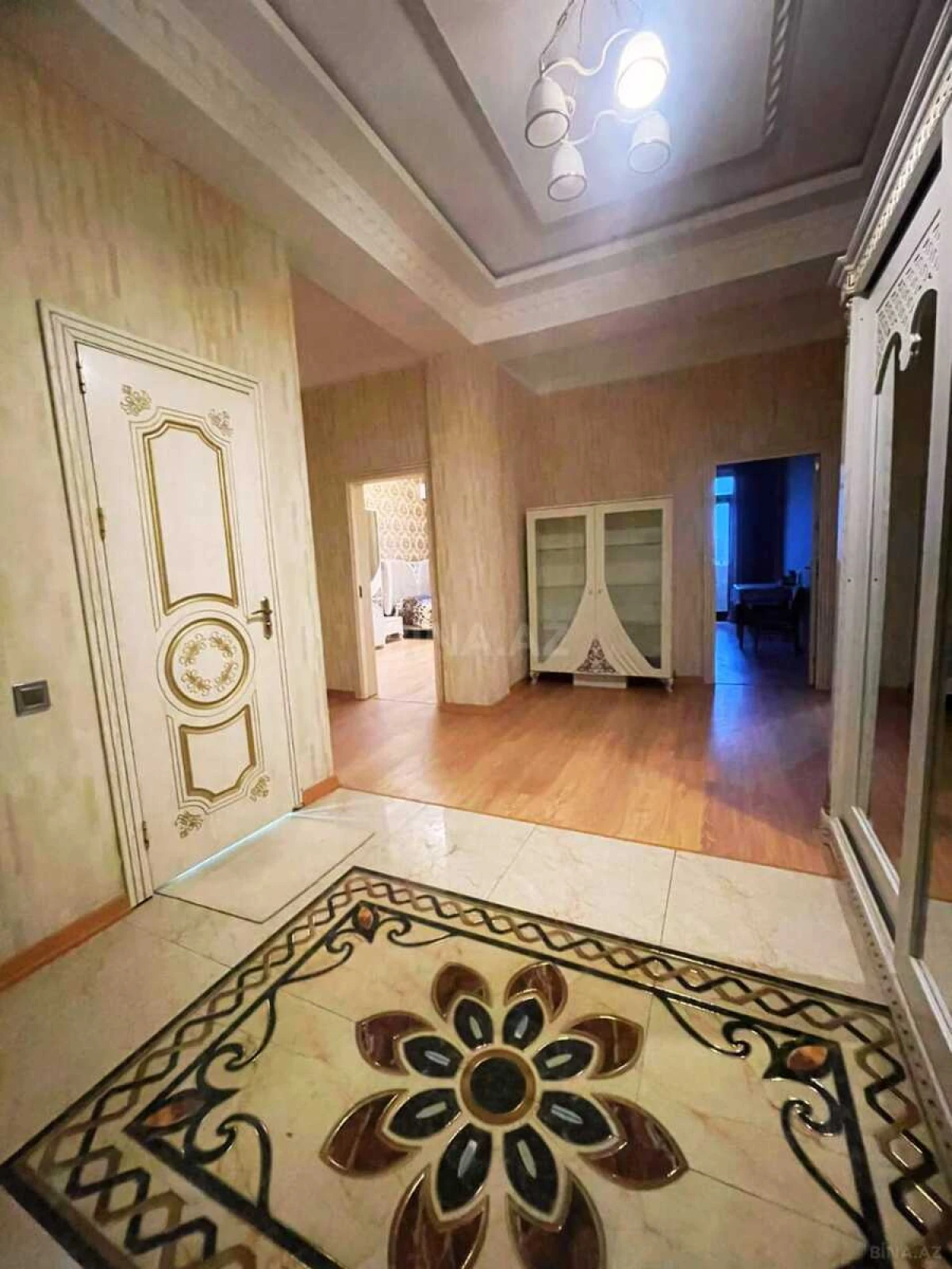 Satılır 2 otaqlı mənzil 98 m²