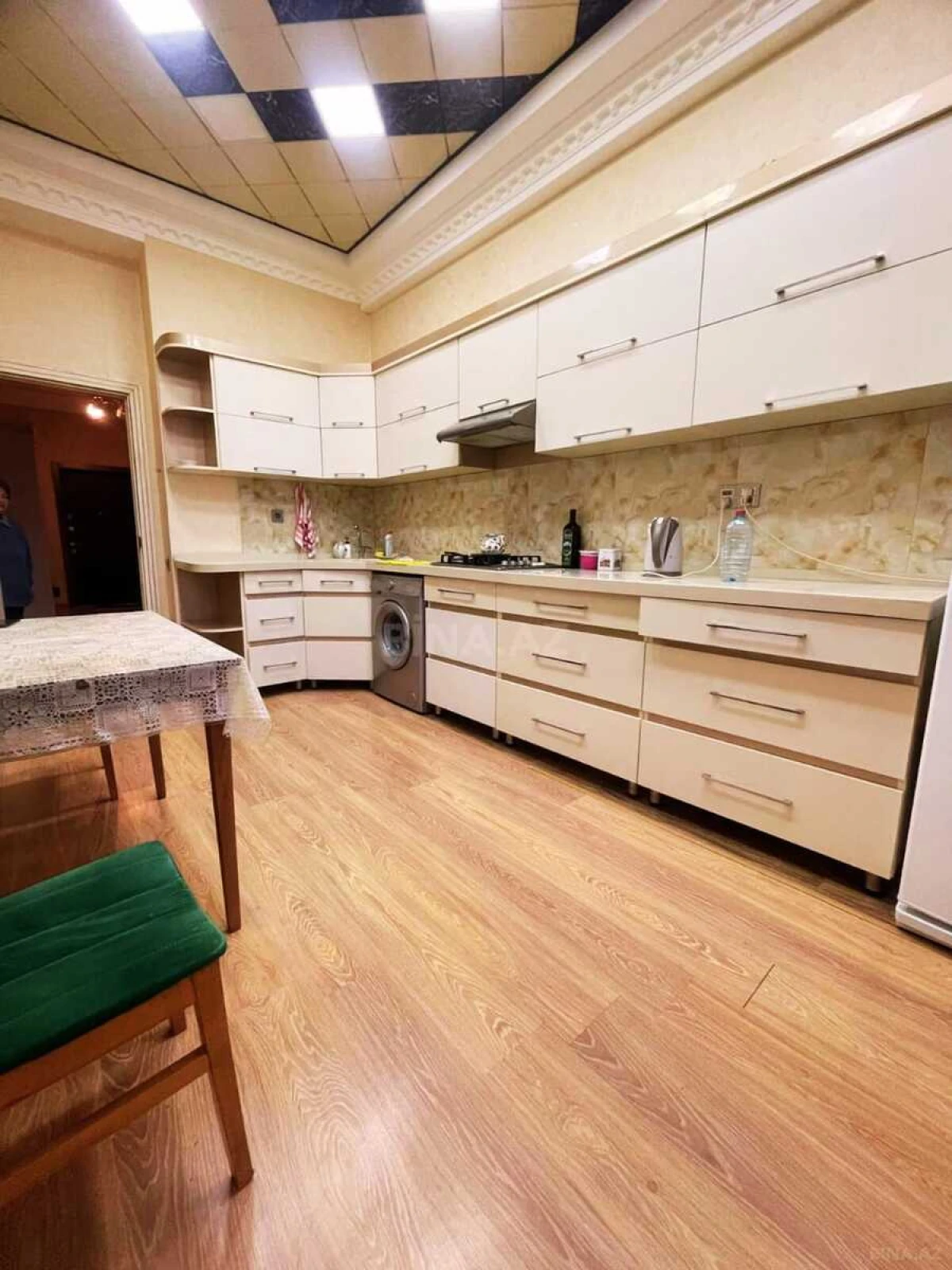 Satılır 2 otaqlı mənzil 98 m²