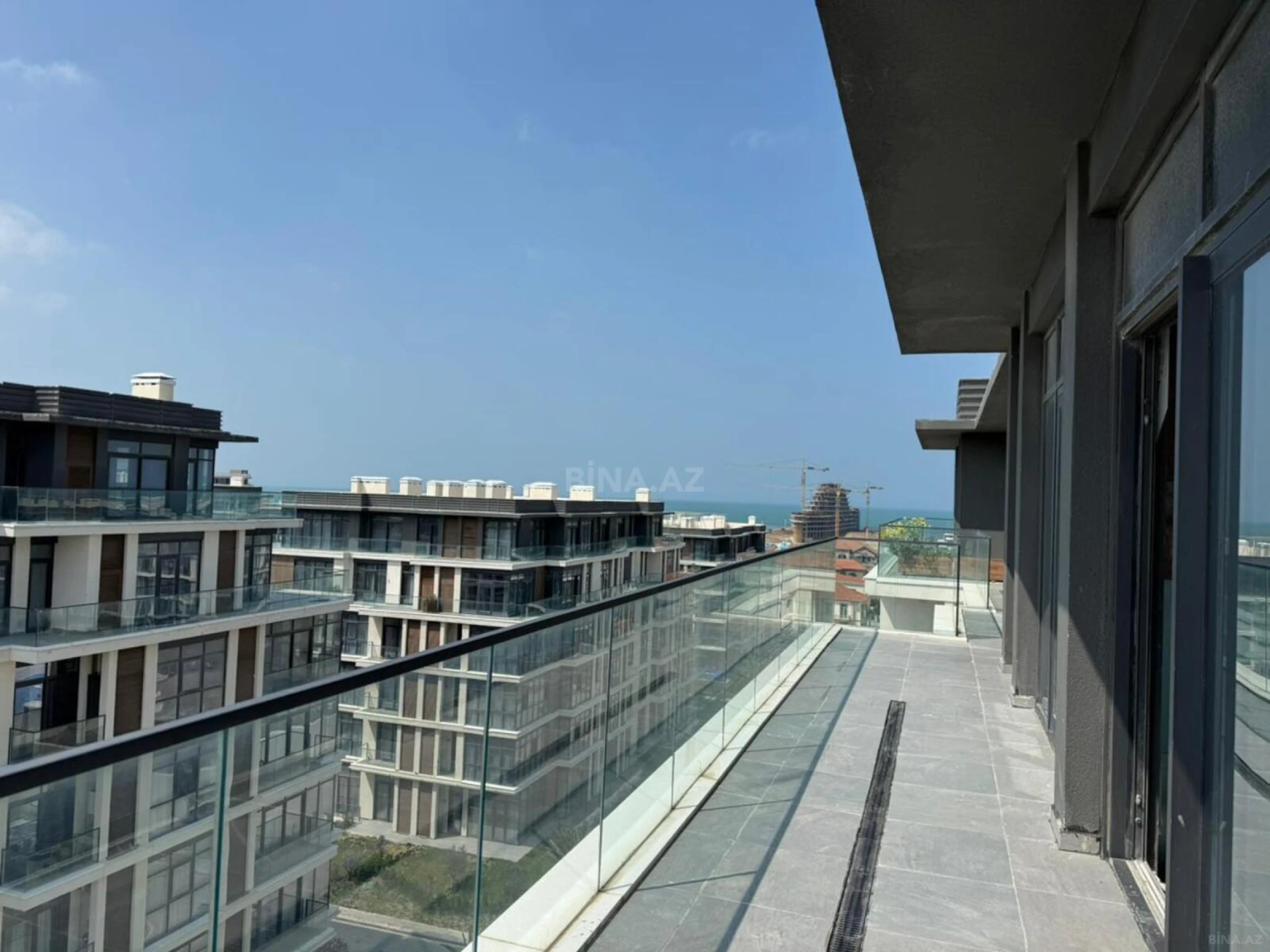 Satılır 3 otaqlı mənzil 122 m²