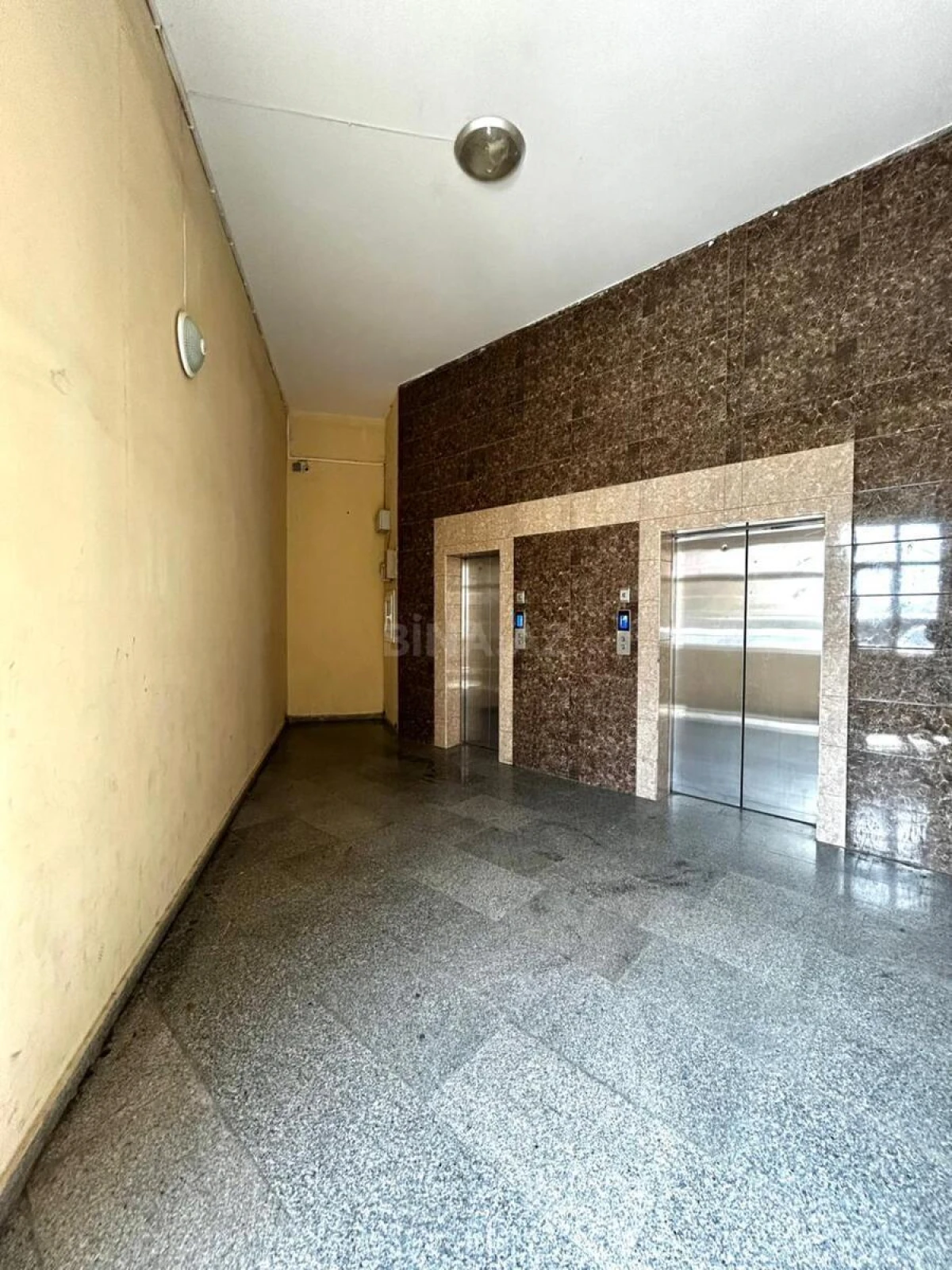 Satılır 2 otaqlı mənzil 94 m²