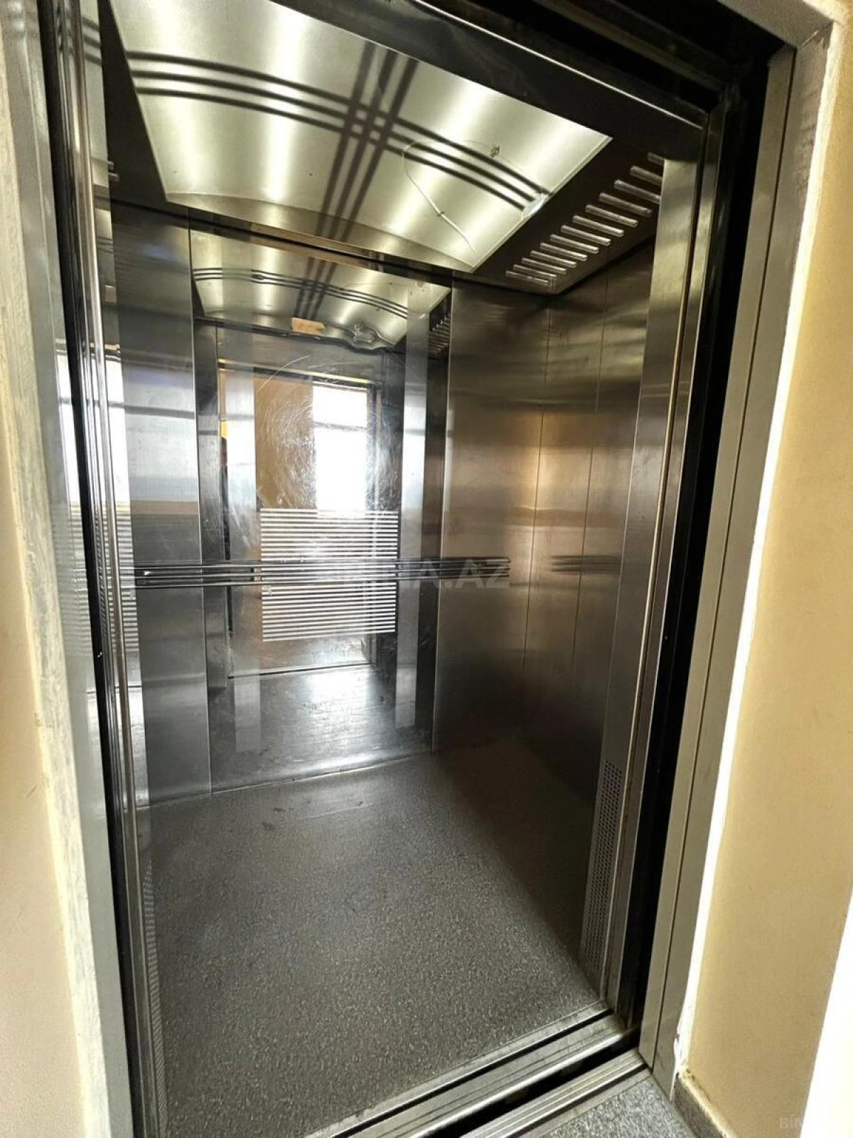 Satılır 2 otaqlı mənzil 94 m²