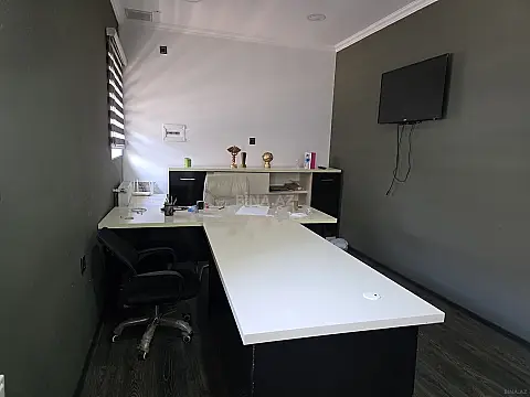 Kirayə verilir 4 otaqlı ofis 130 m²