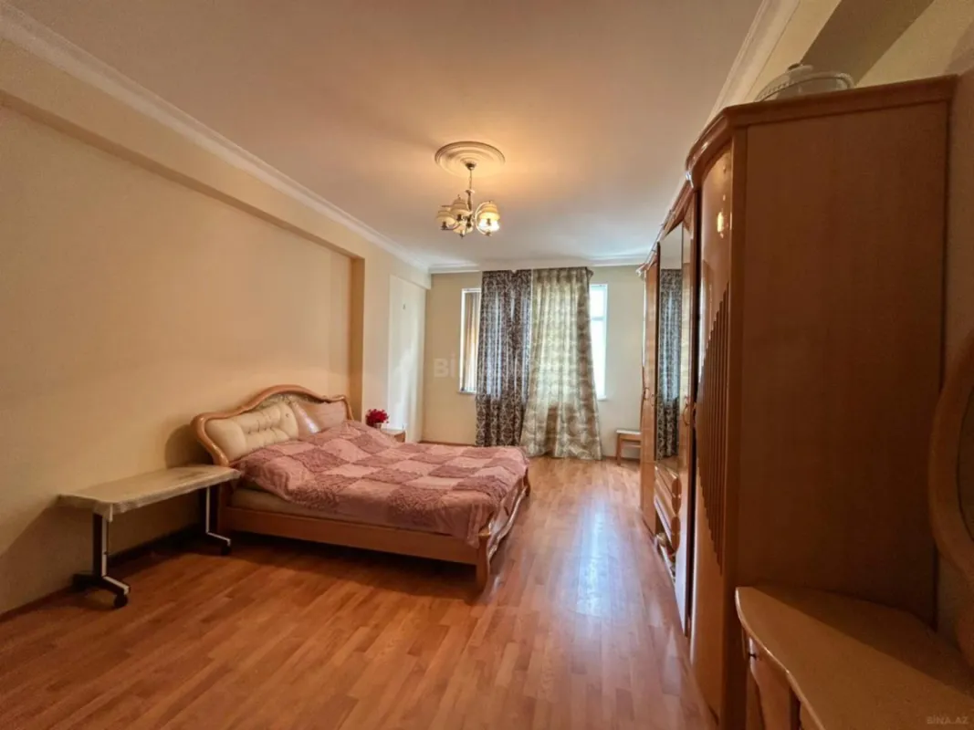 Satılır 3 otaqlı mənzil 125 m²