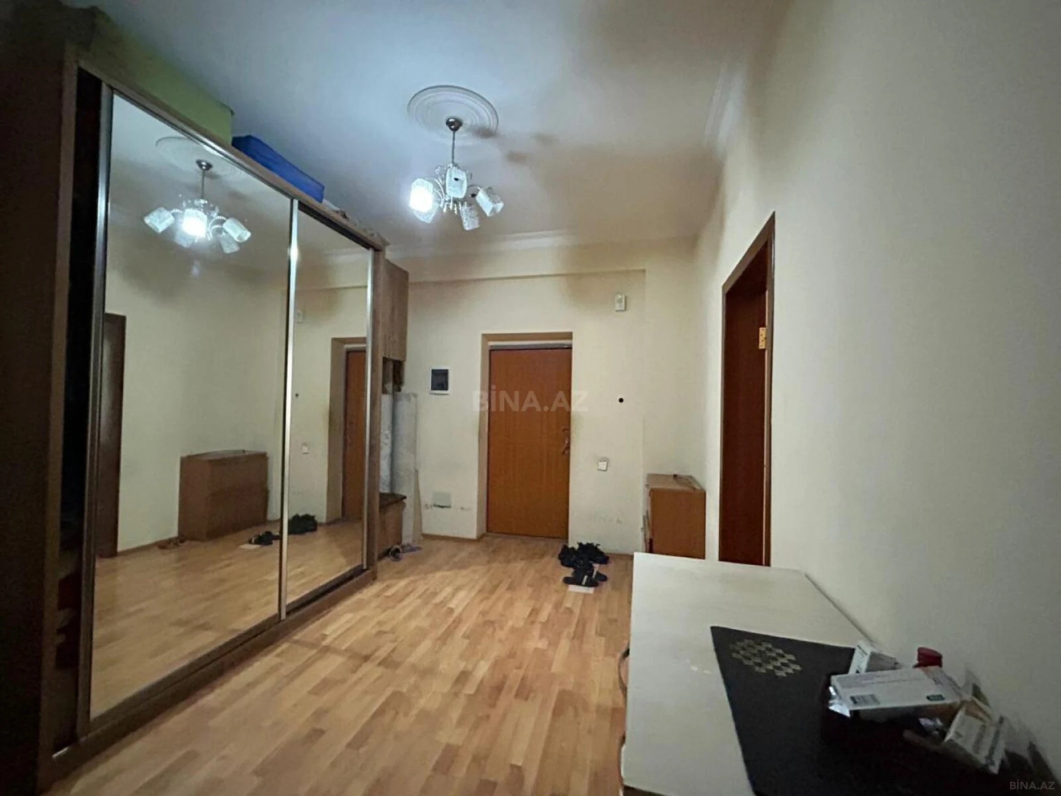 Satılır 3 otaqlı mənzil 125 m²