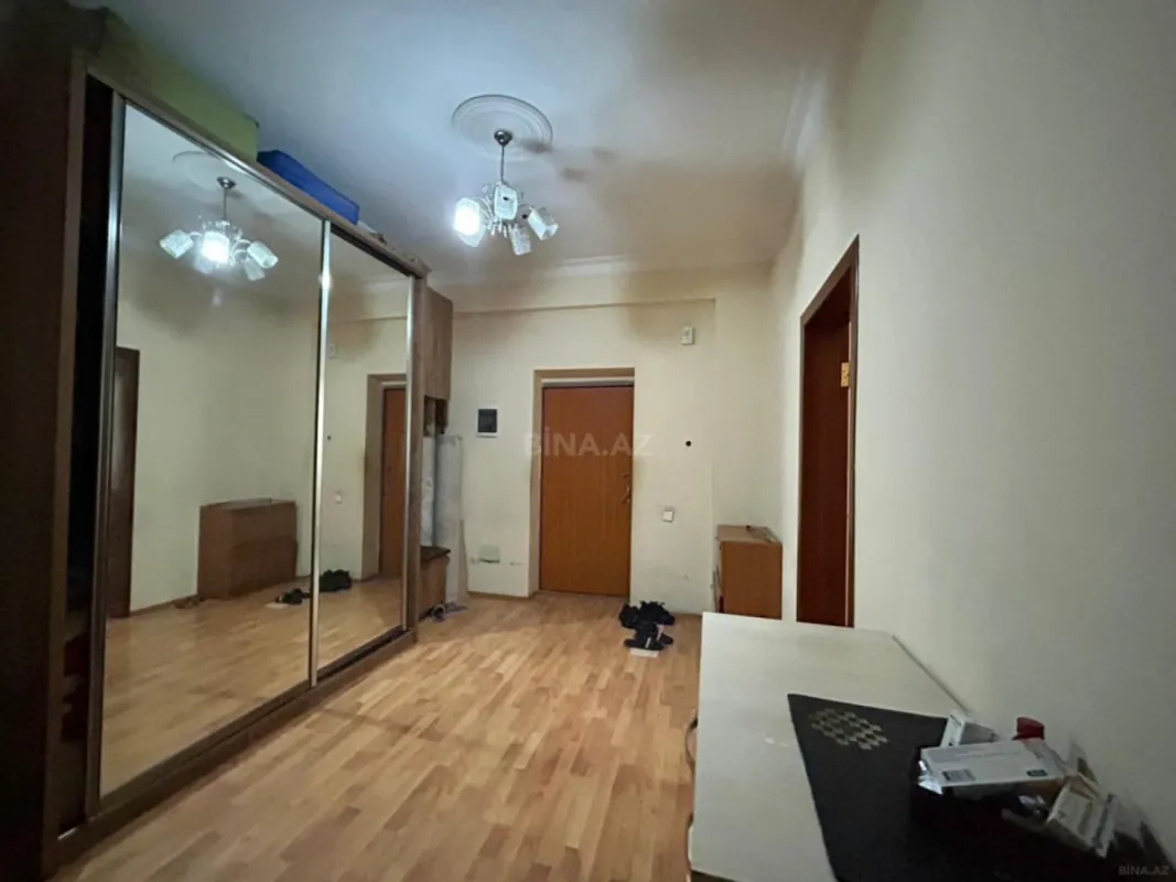 Satılır 3 otaqlı mənzil 125 m²