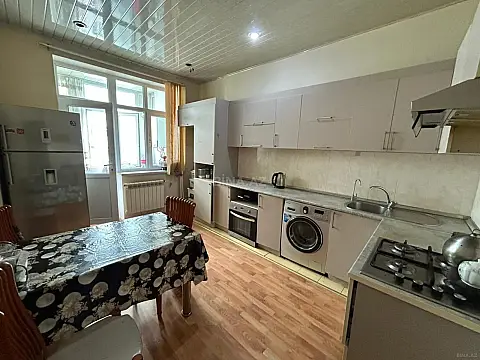 Satılır 3 otaqlı mənzil 125 m²