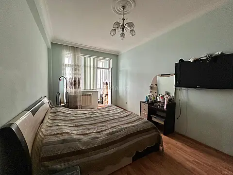 Satılır 3 otaqlı mənzil 125 m²