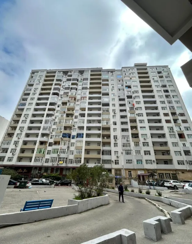 Satılır 3 otaqlı mənzil 125 m²