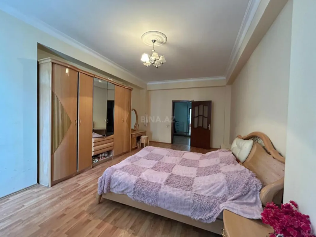 Satılır 3 otaqlı mənzil 125 m²