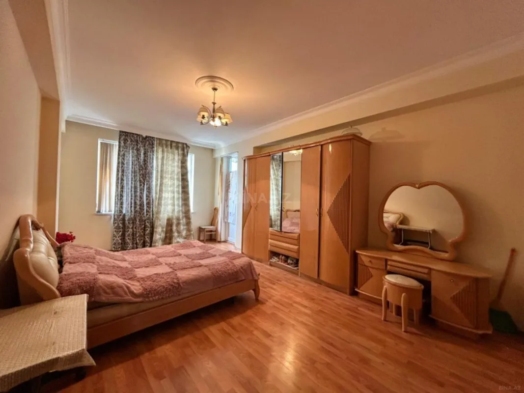 Satılır 3 otaqlı mənzil 125 m²