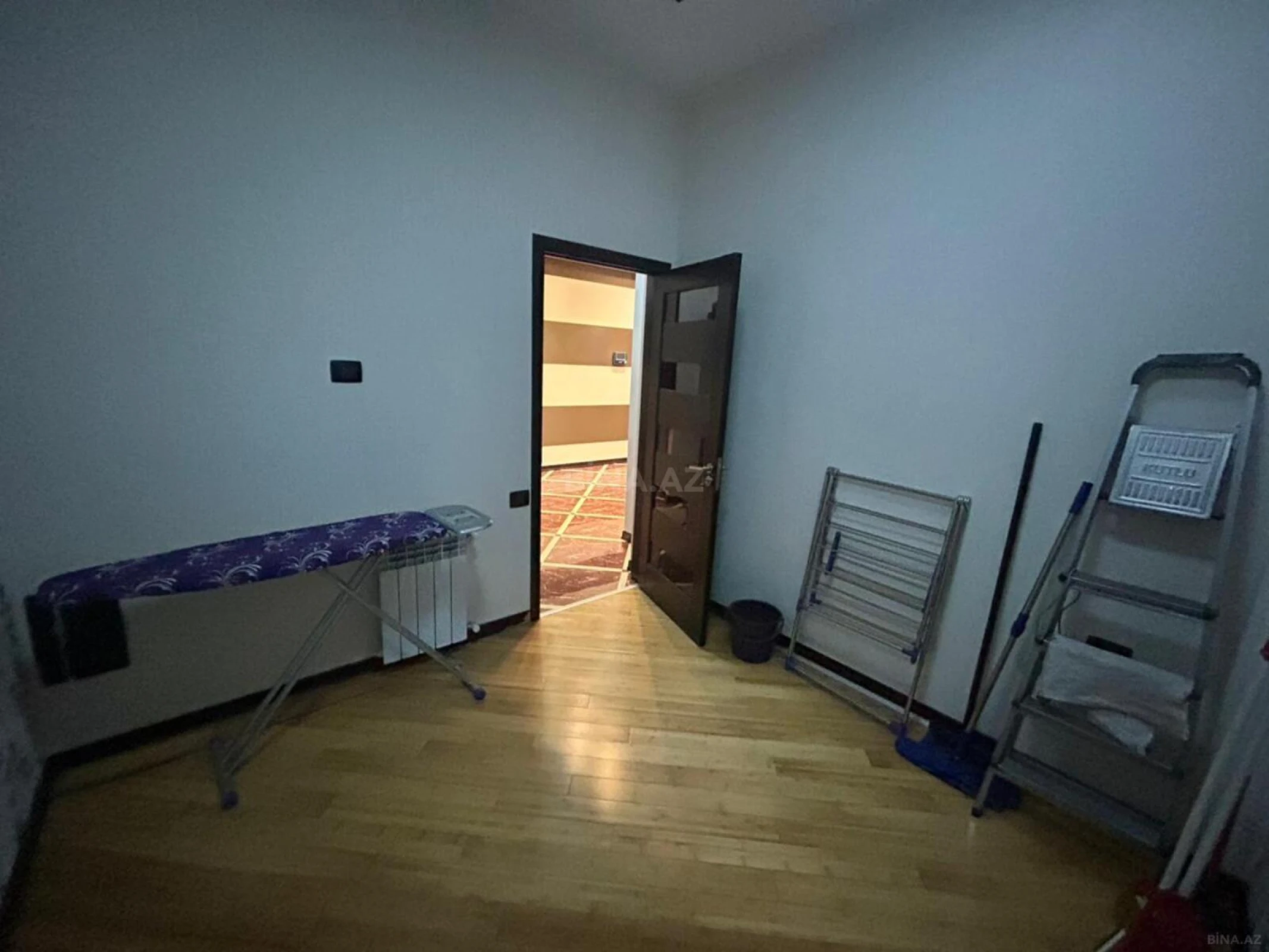 Satılır 3 otaqlı mənzil 120 m²