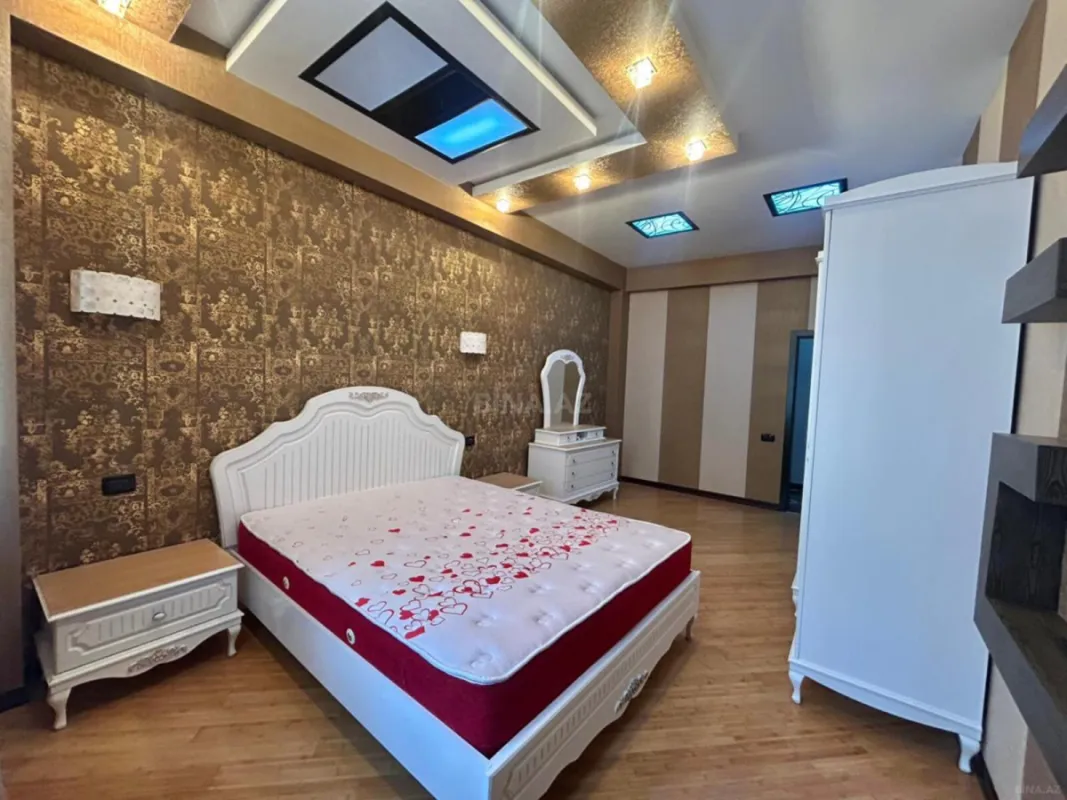 Satılır 3 otaqlı mənzil 120 m²