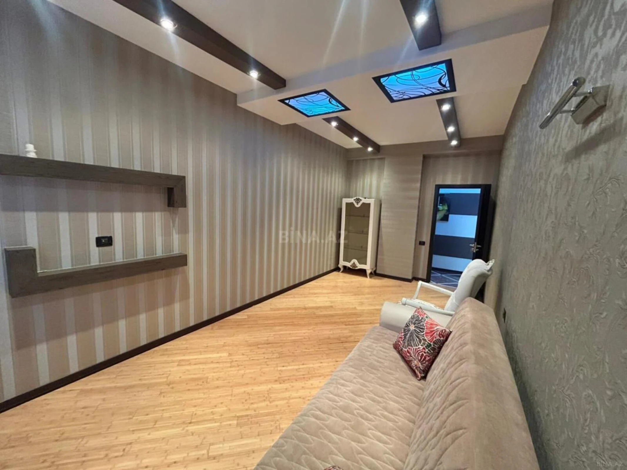 Satılır 3 otaqlı mənzil 120 m²