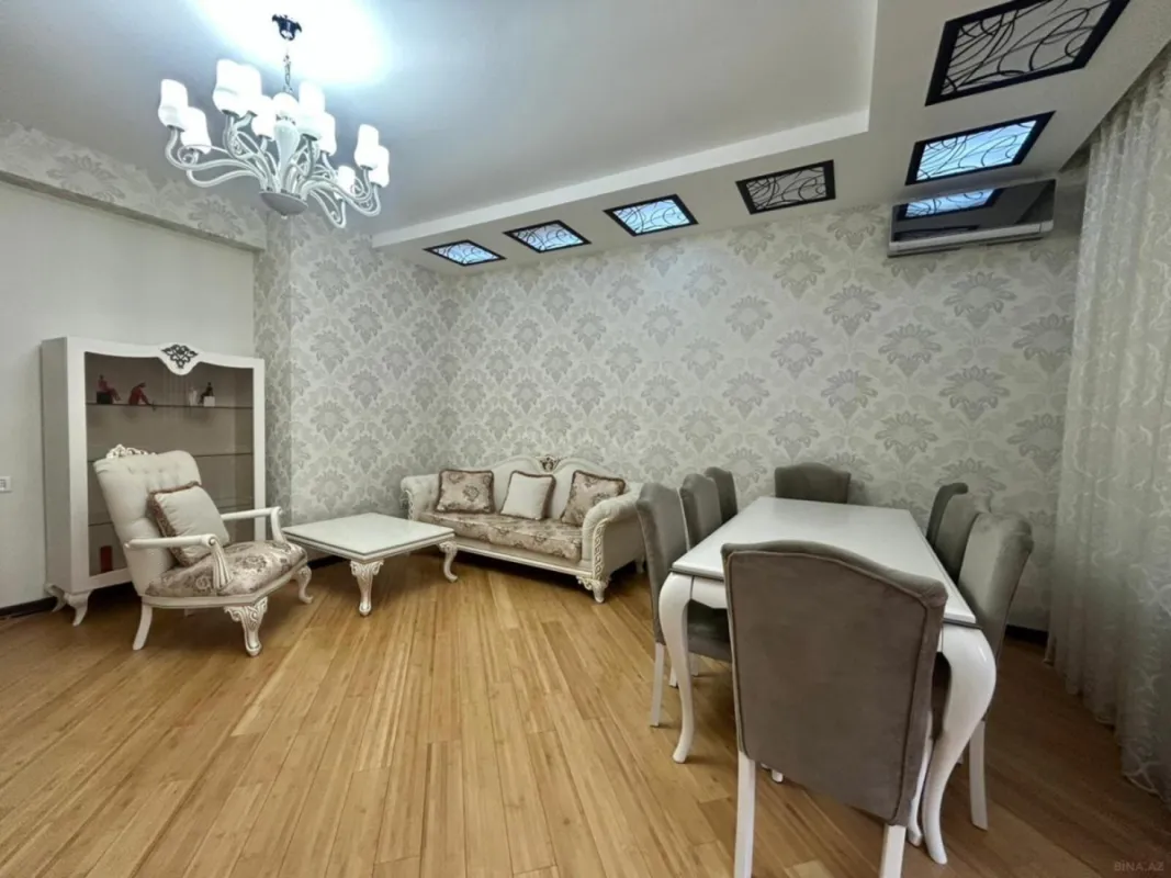 Satılır 3 otaqlı mənzil 120 m²