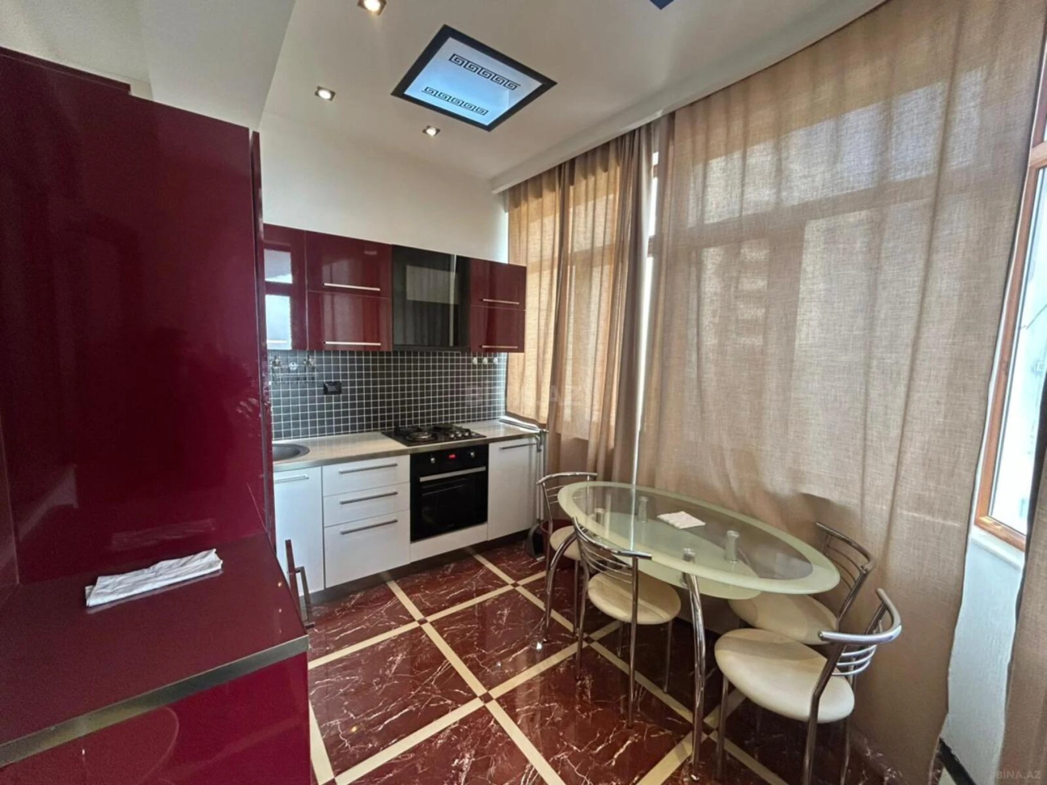 Satılır 3 otaqlı mənzil 120 m²