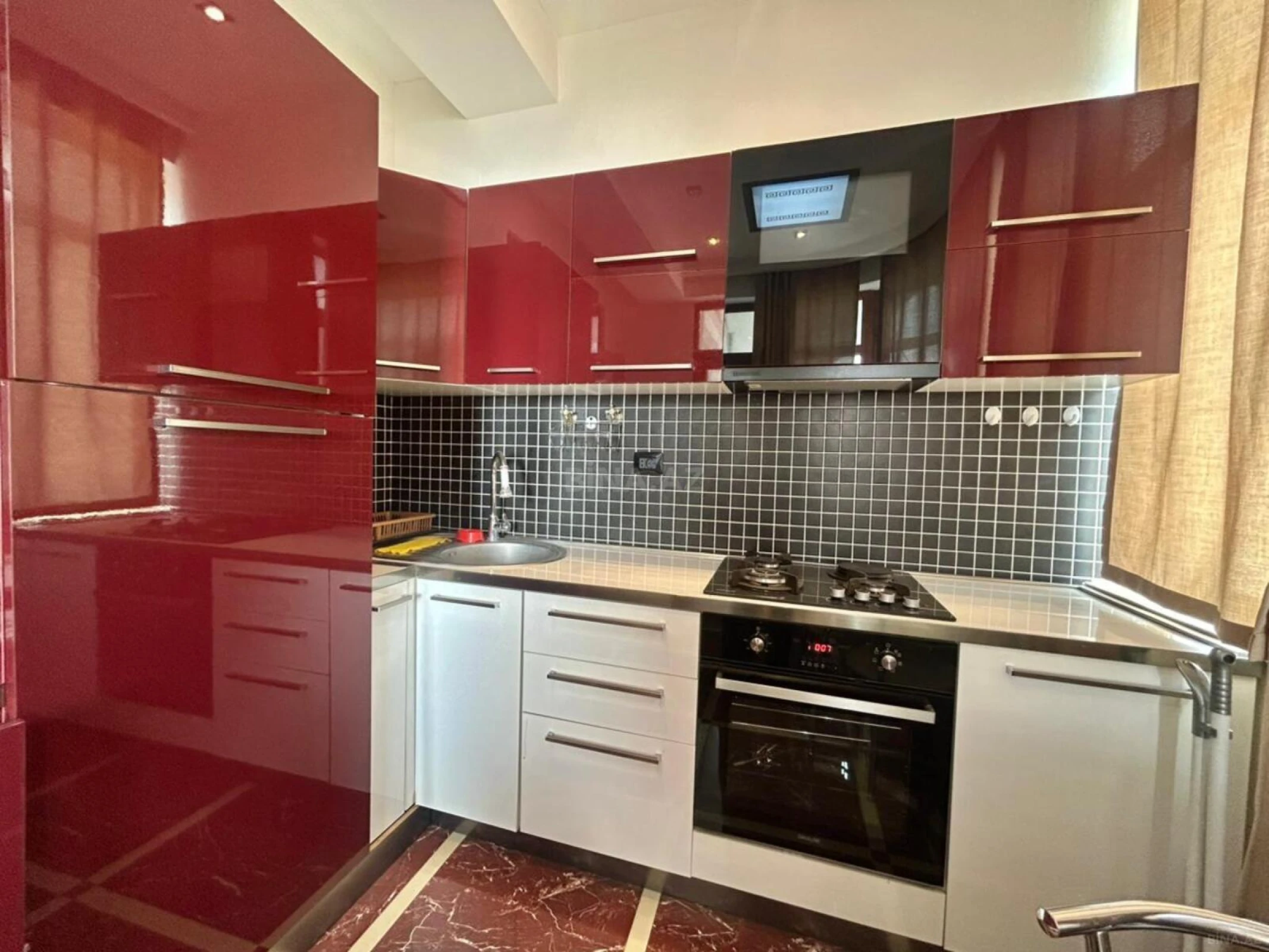 Satılır 3 otaqlı mənzil 120 m²