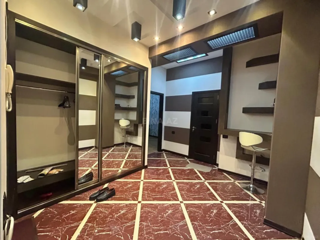 Satılır 3 otaqlı mənzil 120 m²