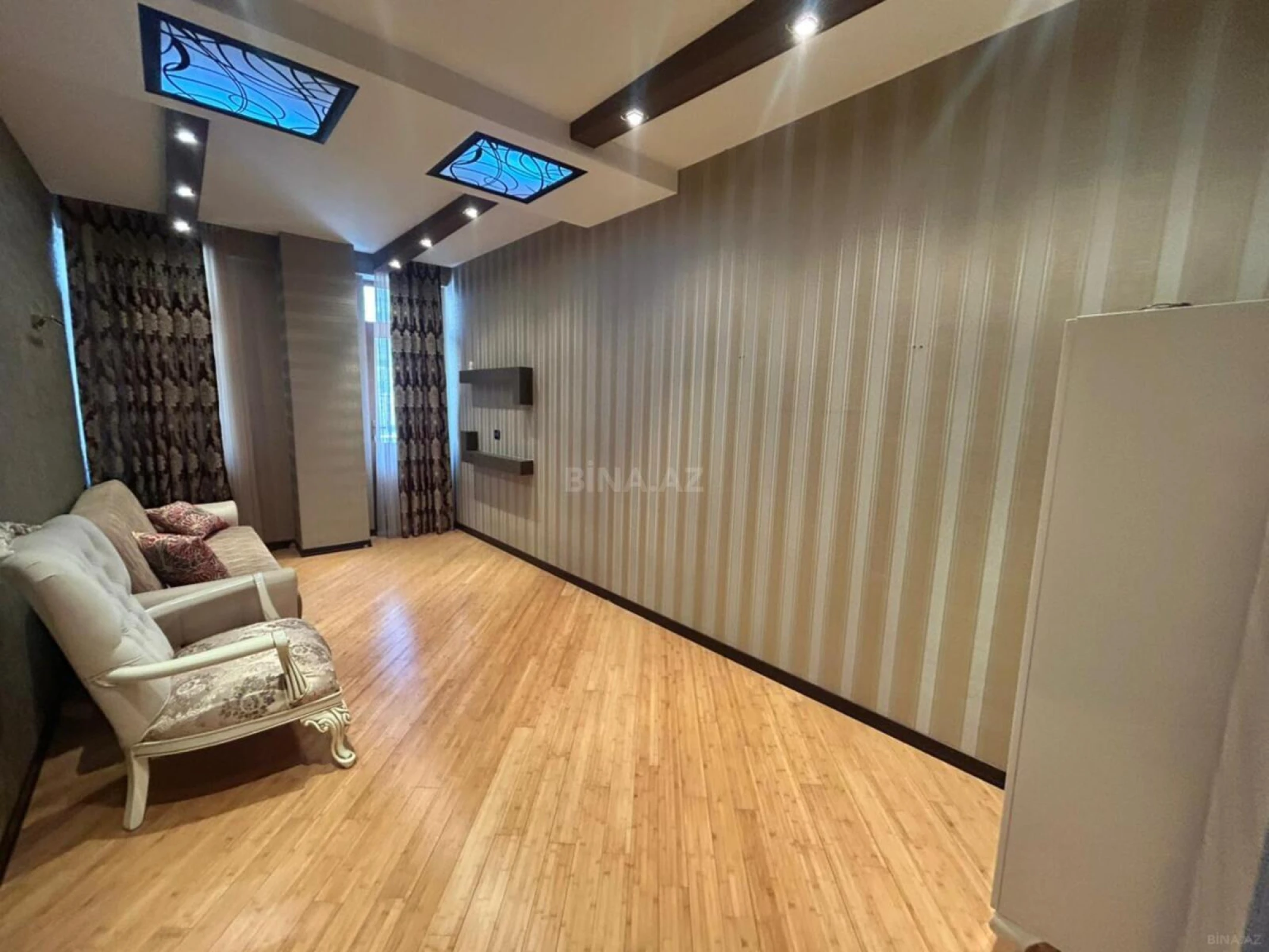 Satılır 3 otaqlı mənzil 120 m²