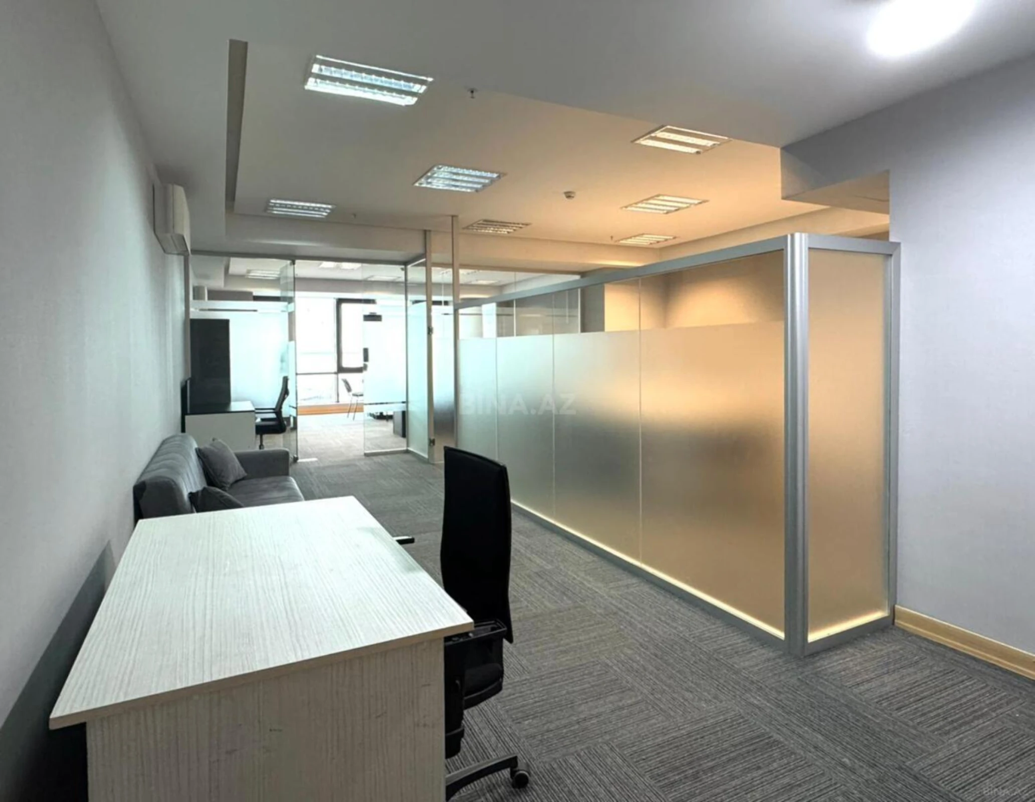 Kirayə verilir 3 otaqlı ofis 101 m²
