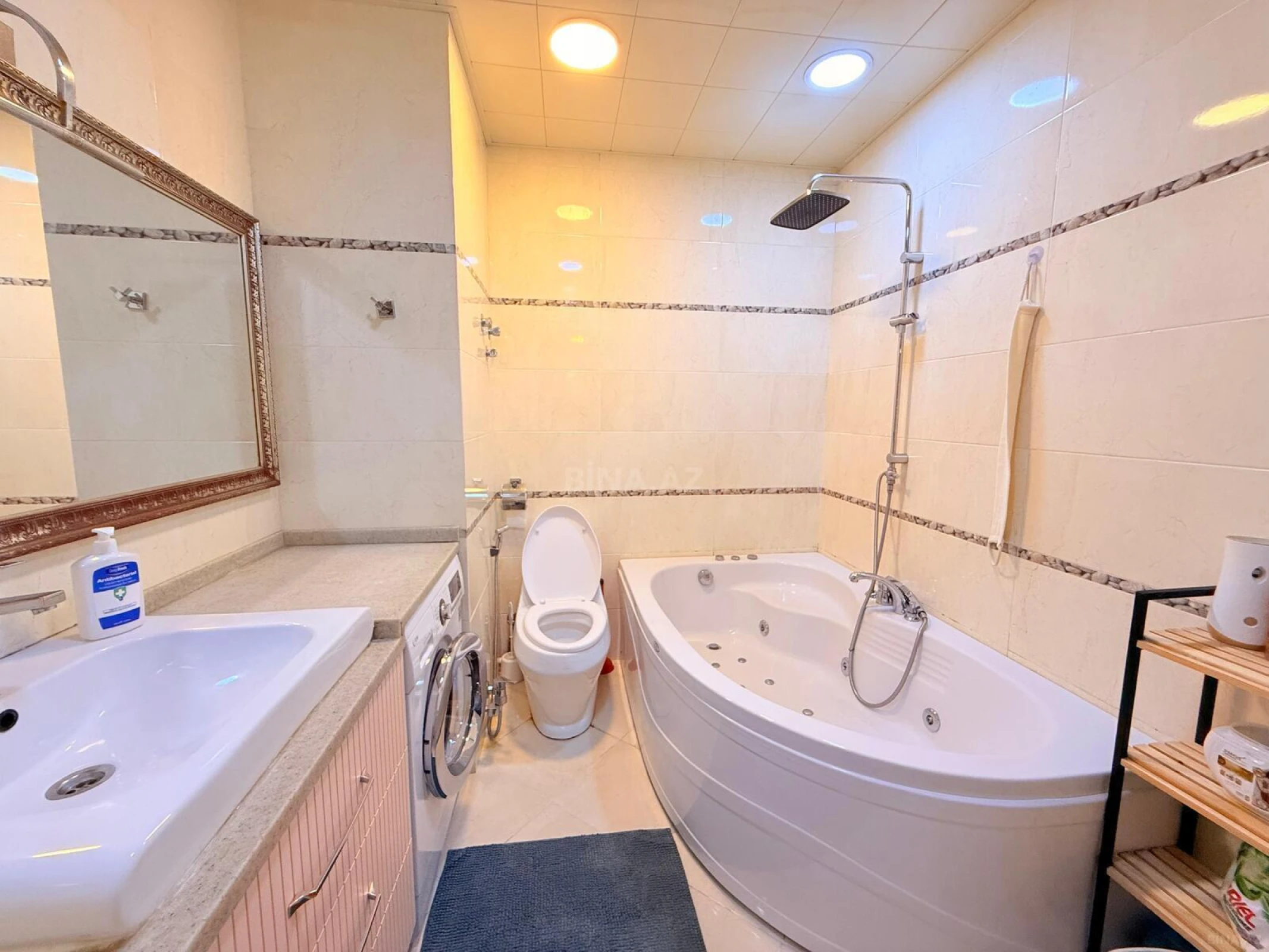 Kirayə verilir 5 otaqlı mənzil 250 m²