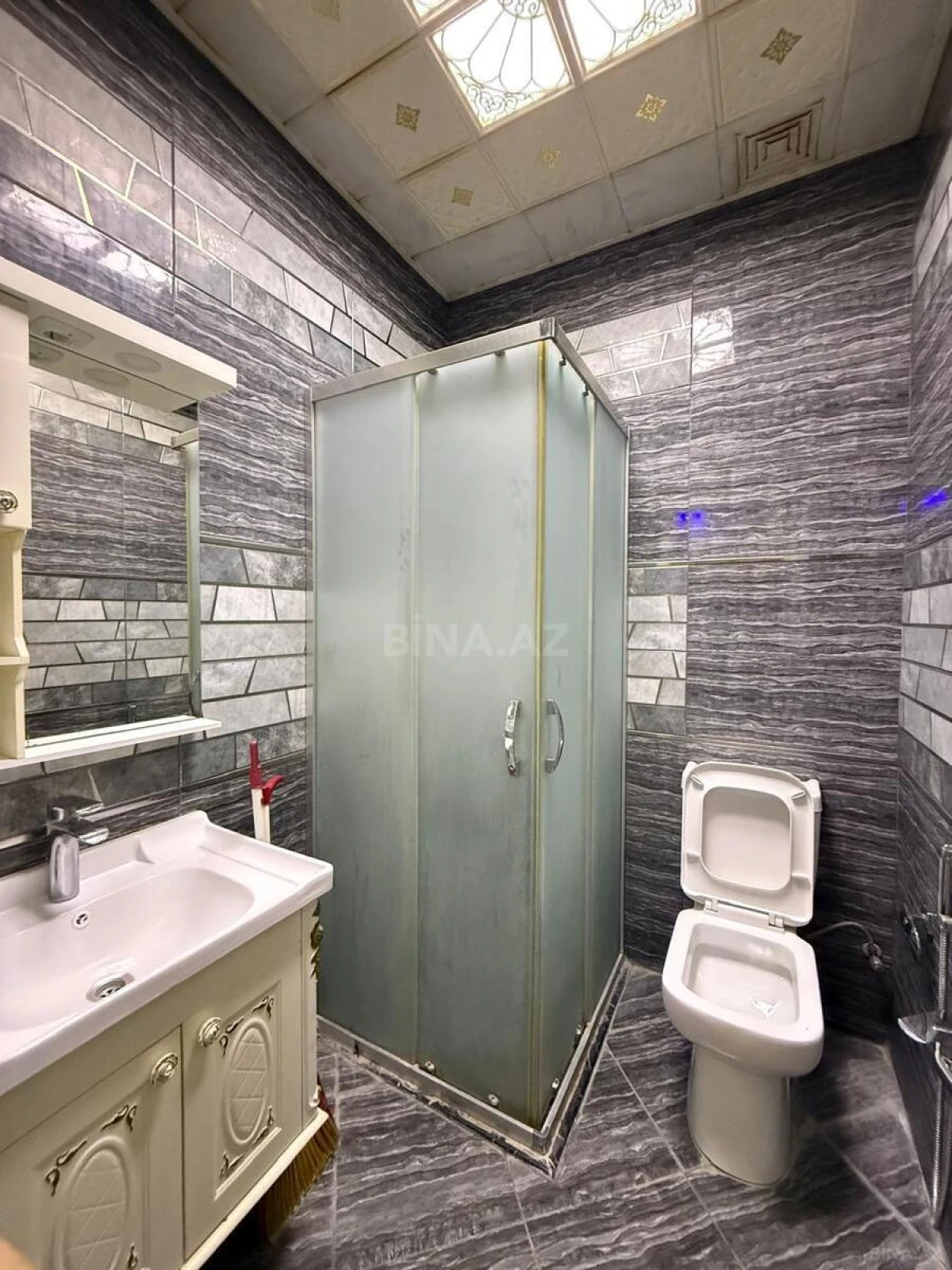 Kirayə verilir 2 otaqlı mənzil 60 m²