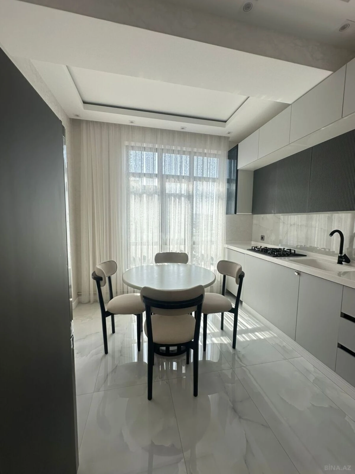 Kirayə verilir 2 otaqlı mənzil 68 m²