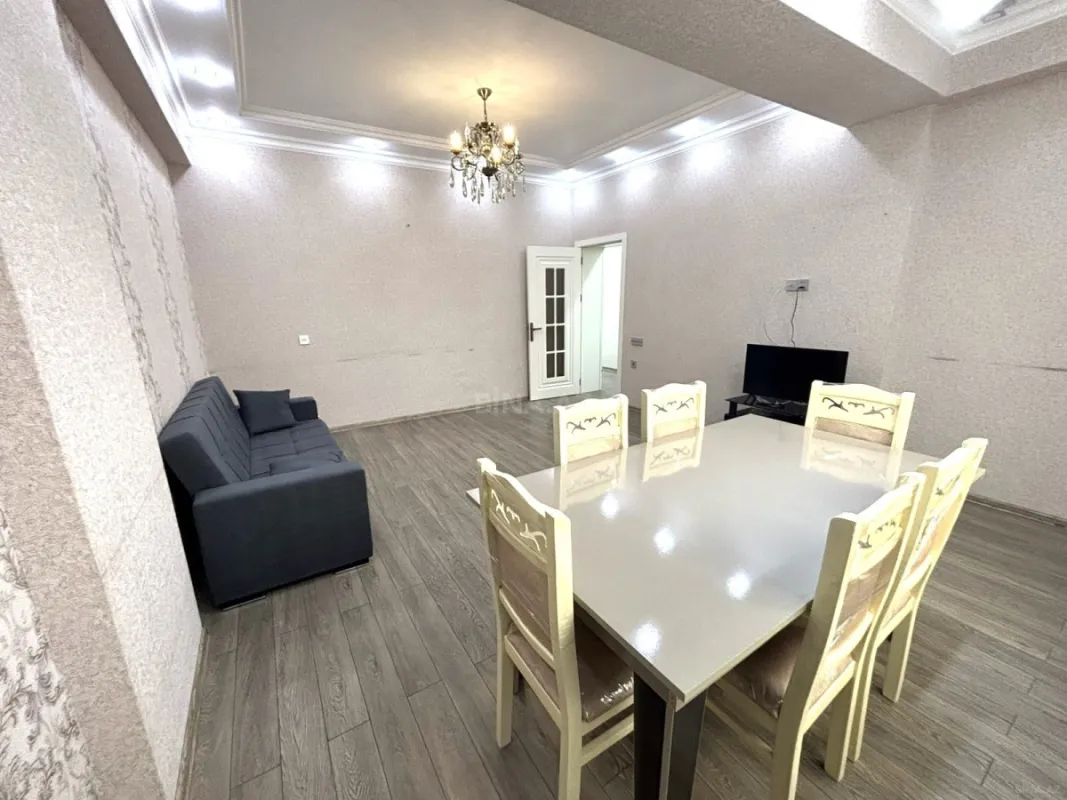 Kirayə verilir 3 otaqlı mənzil 130 m²