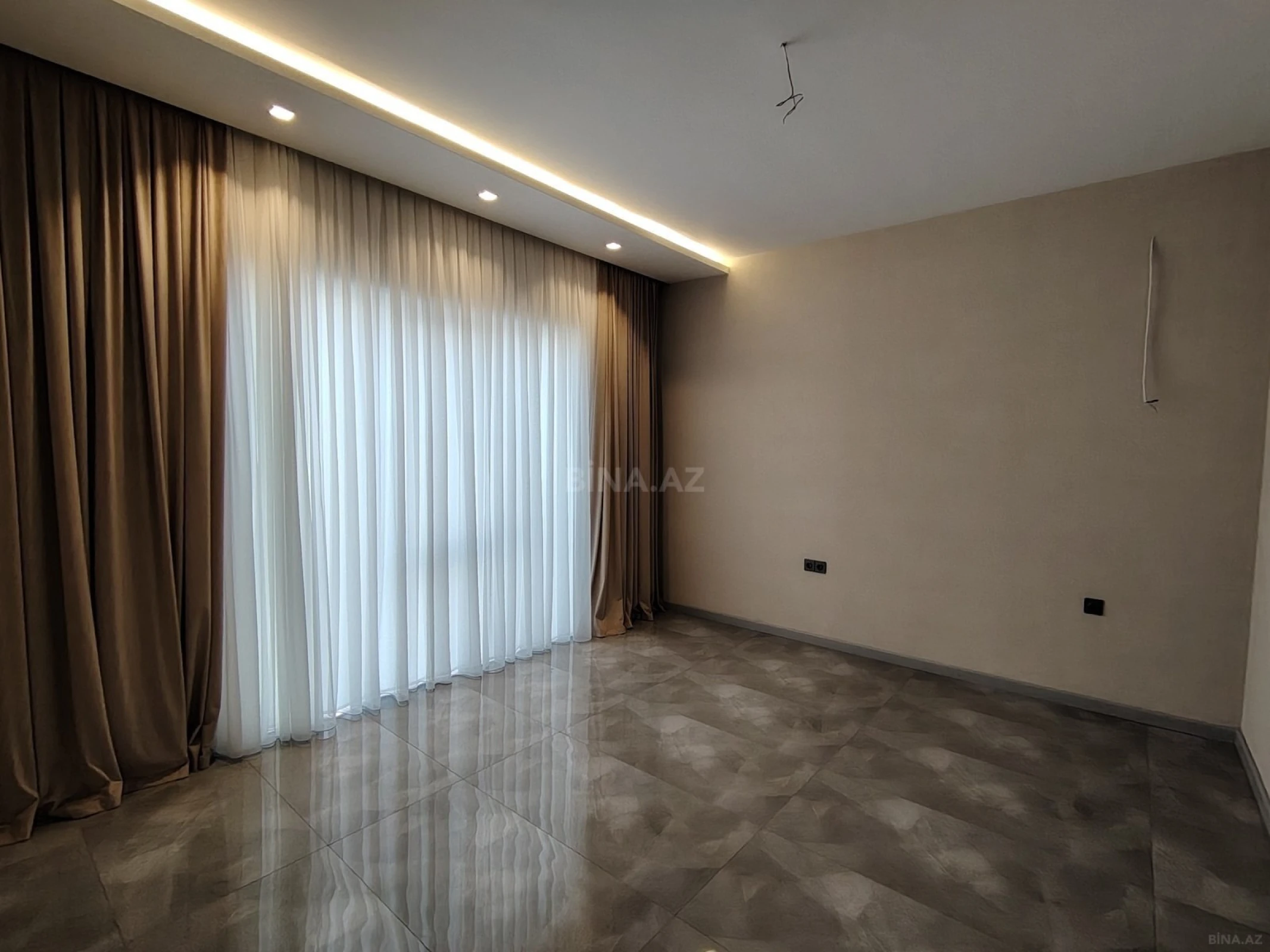 Satılır 4 otaqlı həyət evi 200 m²