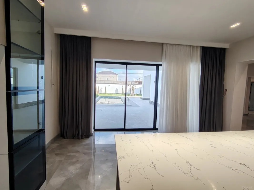 Satılır 4 otaqlı həyət evi 200 m²